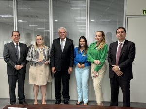 Foto da equipe de Corregedoria com advogados