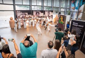 imagem mostra roda de capoeira