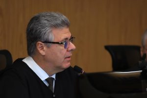 imagem mostra o desembargador Daniel Viana Júnior