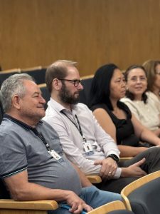 imagem mostra Colegas do juiz Renato que acompanharam a cerimônia