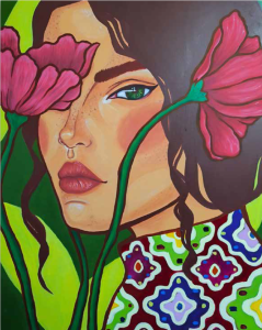 Tela pintada do close de uma mulher jovem, de cabelos escuros presos, ela está logo atrás de duas grandes rosas do cerrado, uma delas tampa seu olho direito; atrás, folhagens em verde escuro e verde claro.