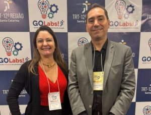 Juiz Platon Neto e servidora Laiza Garcia participaram do evento representando o TRT-GO