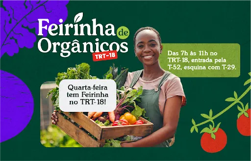 A imagem é um card promocional da Feirinha de Orgânicos do TRT-18. No lado esquerdo, há uma ilustração com vegetais em tons de roxo e verde como elementos decorativos. No centro-direita, aparece a foto de uma mulher sorridente, usando camiseta e avental, segurando uma caixa de madeira cheia de legumes e verduras frescas, como cenouras, pimentões, alfaces e tomates. O texto está disposto em diferentes áreas: No topo, em letras grandes: “Feirinha de Orgânicos TRT-18”. À esquerda, em um balão branco: “Quarta-feira tem Feirinha no TRT-18!”. À direita, em um retângulo verde: “Das 7h às 11h no TRT-18, entrada pela T-52, esquina com T-29.” O fundo é verde-escuro, com desenhos de vegetais em estilo ilustrado, deixando o card alegre e convidativo.