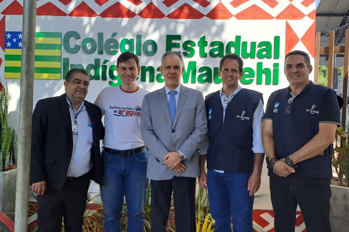 Juízes e servidores do TRT-GO levam atendimento da Justiça do Trabalho a indígenas de Aruanã pelo projeto Defensorias do Araguaia